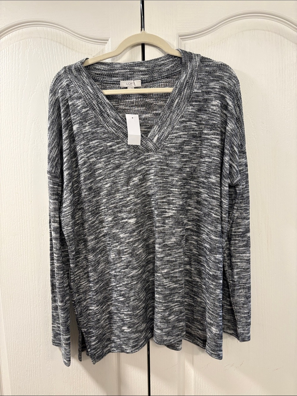 Lightweight women’s V-Neck Sweater - Heather Gray